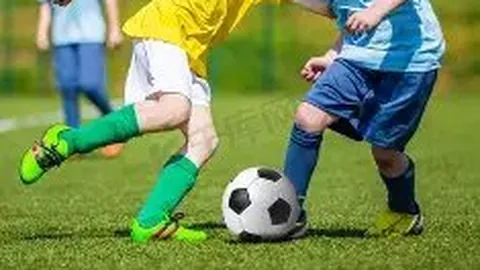 金莲花奖提名引争议，现象剧抢镜，流量明星入选遭质疑公信力下降